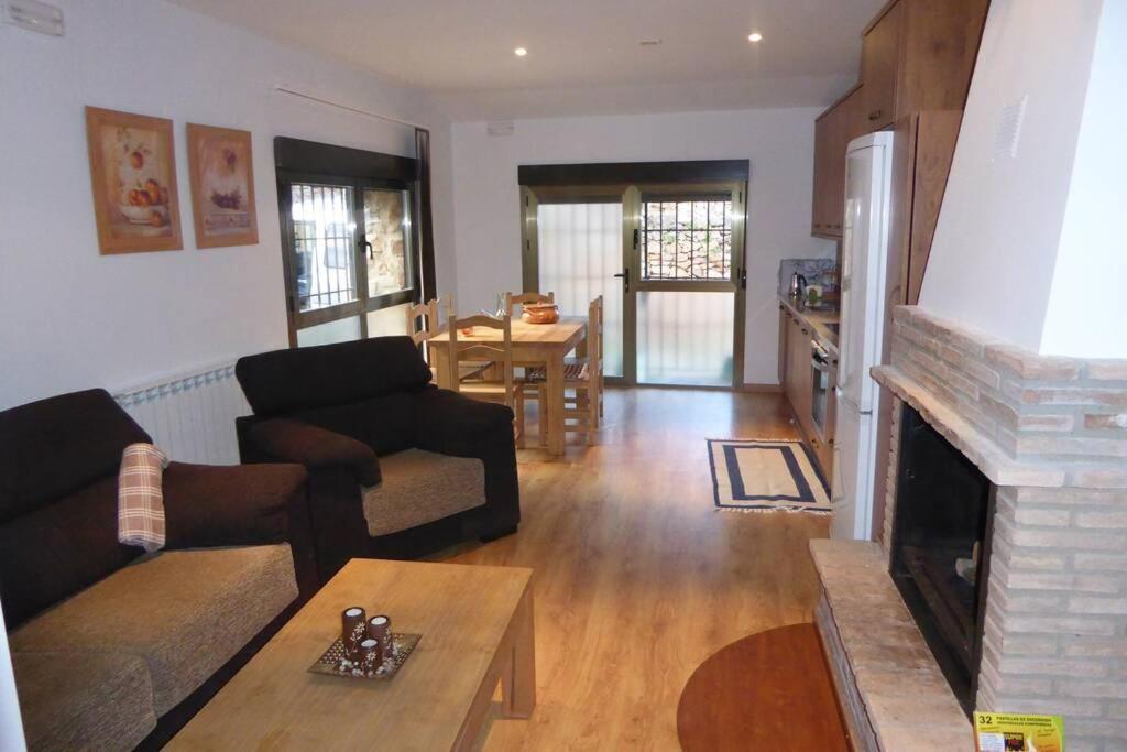 Casa Rural El Silvestrito Valdegena ภายนอก รูปภาพ